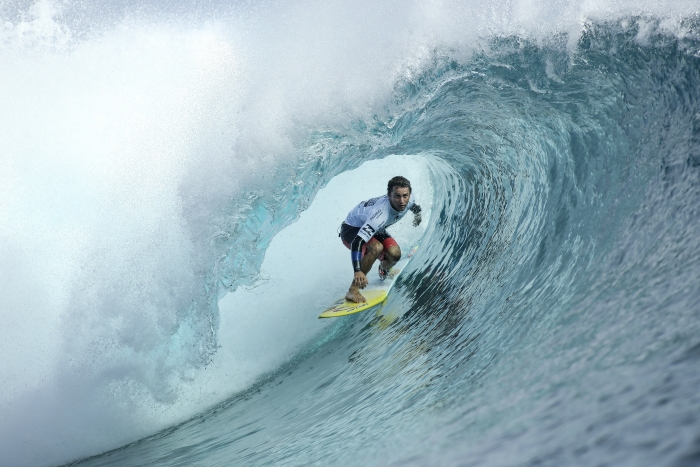 Event wildcard and 2008 Billabong Pro Tahiti winner, Bruno Santos (BRA), will advance to the Quarterfinals after defeating 11-time WSL Champion Kelly Slater (USA) and Adrian Buchan (AUS) in Round 4 Heat 2. Santos also upset the competition by eliminating current Jeep Frontrunner Matt Wilkinson (AUS) in Round 3 Heat 6. Image: © WSL / Cestari