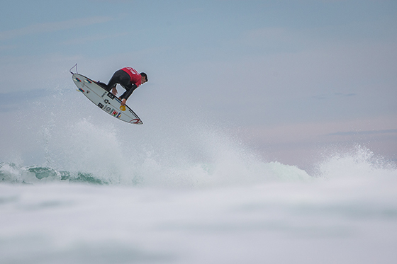 Gabriel Medina will be facing John John Florence in the quarterfinals. Image: WSL / Damien Poullenot