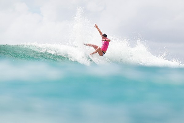 Tyler Wright (AUS) knocked out 6X World Champion and 5X event winner Stephanie Gilmore (AUS) in the Quarterfinals of the Roxy Pro Gold Coast. Wright will battle reigning World Champion Carissa Moore (HAW) in the Semifinals. Image: WSL / Cestari 